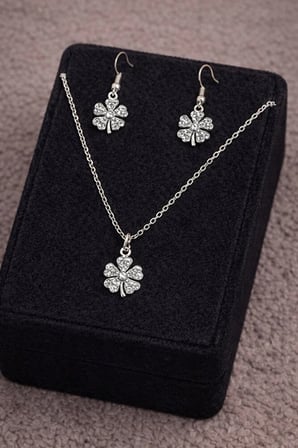 Altın Rengi Yonca 2li Kolye Küpe Set Takımı