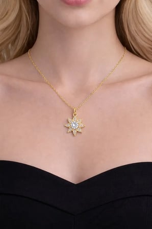 Kristal Taşlı Yıldız Temalı Altın Rengi Kolye