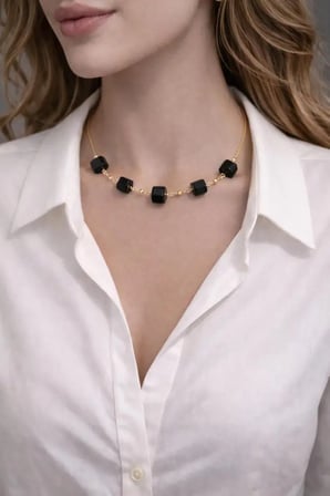 Siyah Kristal Boncuk ve Zincir Kombin Gold Kolye