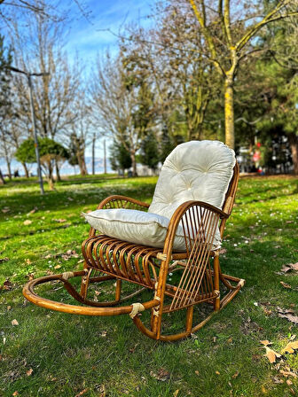 Sallanan Bambu Berjer Koltuk – Minderli, Doğal Renk, Şık ve Konforlu Tasarım