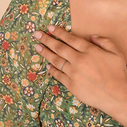 Yeşil Zirkon Taşlı Pırlanta Montür Gümüş Rengi Kaplama Tam Tur Gümüş Yüzük