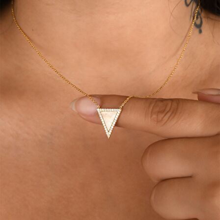 Zirkon Taşlı Pırlanta Montür Altın Kaplama Ortası Sedef Taşlı Üçgen Gümüş Kolye