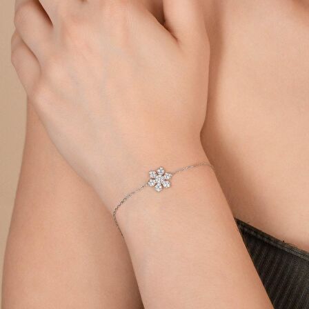 Zirkon Taşlı Pırlanta Montür Gümüş Rengi Kaplama Çiçek Desenli Gümüş Bileklik