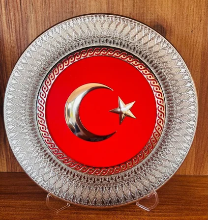 Gurur Dolu Dokunuş 21 cm Türk Bayrağı Motifli Dekoratif Polyester Tabak