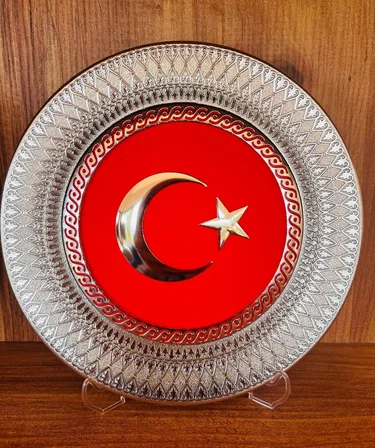 Gurur Dolu Dokunuş 21 cm Türk Bayrağı Motifli Dekoratif Polyester Tabak