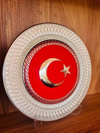 Gurur Dolu Dokunuş 21 cm Türk Bayrağı Motifli Dekoratif Polyester Tabak