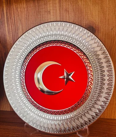 Gurur Dolu Dokunuş 21 cm Türk Bayrağı Motifli Dekoratif Polyester Tabak
