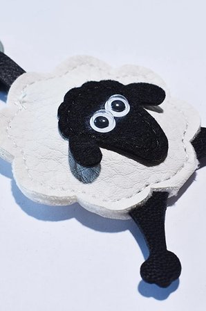 Minik Koyun Anahtarlık Çanta Süsü Vegan Deri Siyah Beyaz
