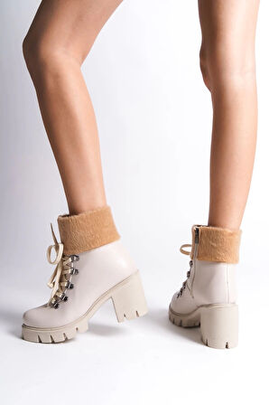 EMMA Bağcıklı Fermuarlı Ortopedik Taban Topuklu Kürk DetaylıKadın Bot CKT - Krem