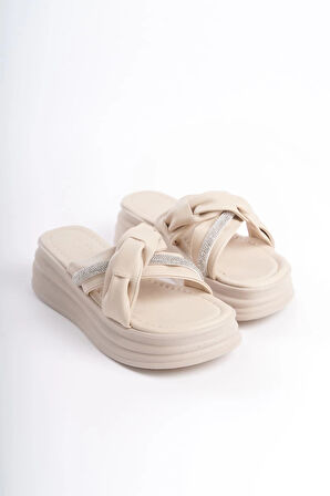 CLARA Düz Topuklu Kurdele Desenli Taşlı Kalın ve Ortopedik Taban Kadın Terlik  CKT - Krem