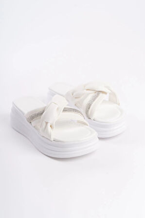 CLARA Düz Topuklu Kurdele Desenli Taşlı Kalın ve Ortopedik Taban Kadın Terlik  CBT - Beyaz