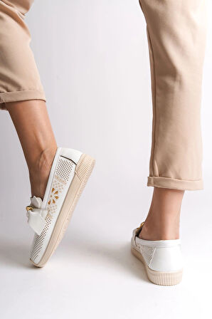 LYDIA Bağcıksız Ortopedik Rahat Taban Çiçek Desenli Kadın Babet Ayakkabı  CKT - Beyaz