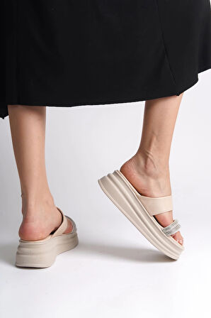 SARAH Düz Topuklu Taşlı Şeritli Kalın ve Ortopedik Taban Kadın Terlik  CKT - Krem