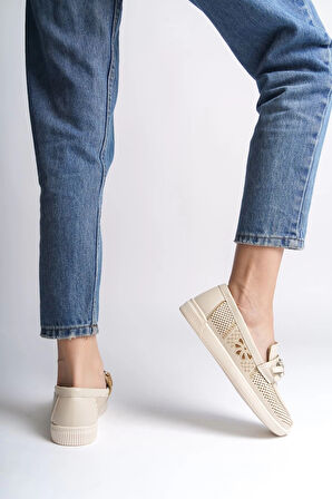 LAYLA Bağcıksız Ortopedik Rahat Taban Çiçek Desenli Kadın Babet Ayakkabı CKT - Krem