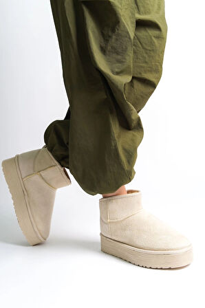 AMELIA Bağcıksız Düz ve Kalın Taban İçi Kürklü Kısa Süet Kadın Bot  SKT - Krem