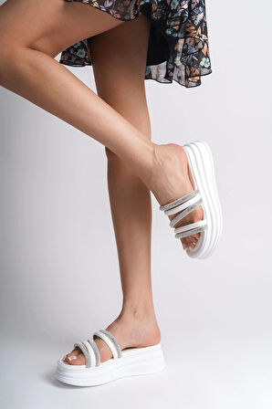 ELISE Düz Topuklu Şeritli Taşlı Kalın ve Ortopedik Taban Kadın Terlik  CBT - Beyaz