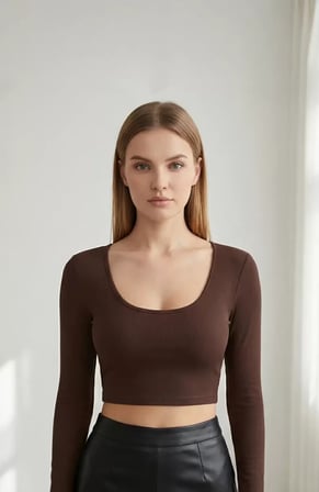 Kadın Kahverengi Uzun Kol Kare Yaka Crop Top Bluz – Şık, Rahat ve Kolay Kombinlenebilir