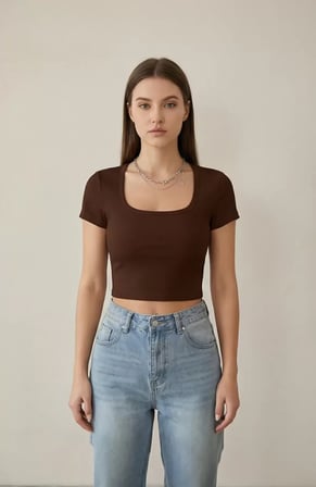 Kadın Kahverengi Yarım Kol Düz Yaka Crop Top Bluz – Şık, Rahat ve Kolay Kombinlenebilir