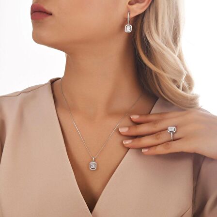 0.68ct Pırlanta Baget Kolye
