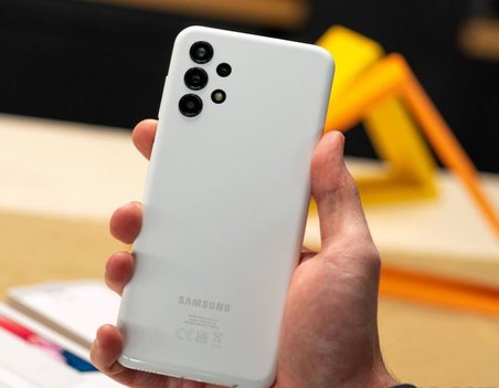  Samsung Galaxy A13 Beyaz 64 GB  / 4 GB Ram Yenilenmiş Ürün (Sıfır Gibi)