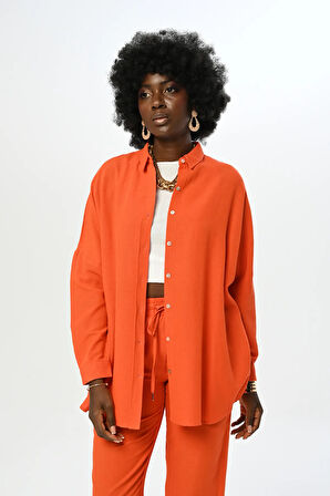 KADIN DÜZ RENK OVERSİZE KESİM GÖMLEK