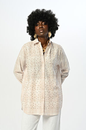 KADIN EKOSE DESENLİ VİZON RENK ÖNÜ TAŞ İŞLEMELİ OVERSİZE KESİM GÖMLEK