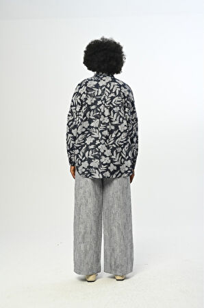 KADIN DESENLİ LACİVERT OVERSİZE KESİM GÖMLEK