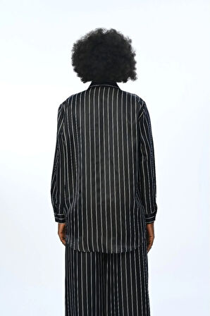 KADIN DÜZ RENK ÇİZGİLİ OVERSİZE KESİM GÖMLEK