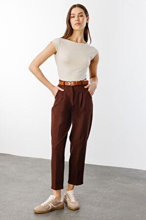 Kadın Dar Paça Pileli Kemerli Mevsimlik Kumaş Pantolon KEMERLİ-PANTOLON