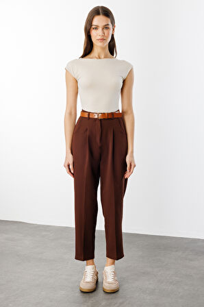 Kadın Dar Paça Pileli Kemerli Mevsimlik Kumaş Pantolon KEMERLİ-PANTOLON