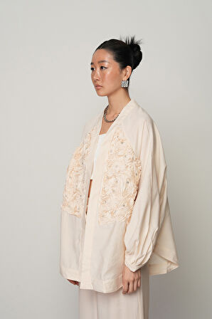 KADIN ÖNÜ GÜL İŞLEMELİ DÜZ RENK KİMONO