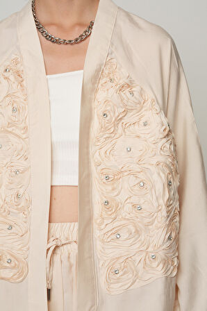 KADIN ÖNÜ GÜL İŞLEMELİ DÜZ RENK KİMONO