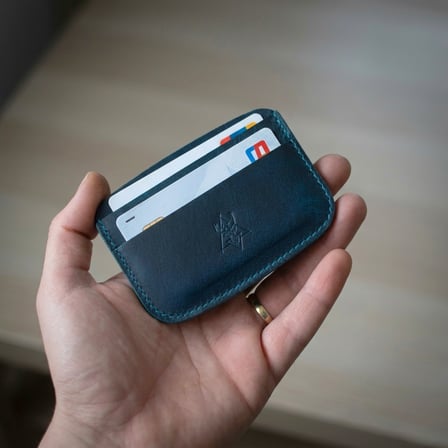 Hakiki Deri Kartlık – Minimalist Oval Tasarım 