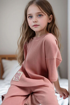 Kız Çocuk Giyim %100 Pamuklu Retro Pembe Oversize T-Shirt & Şort İkili Takım LL.P01.O2.L01.011