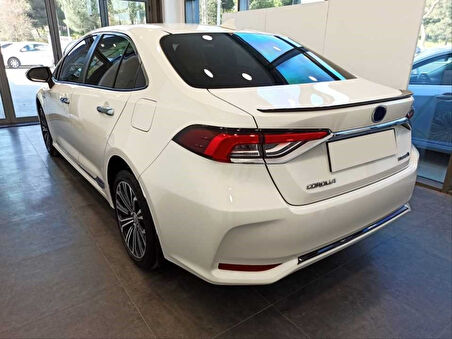 Toyota Corolla 2019+ Arka Tampon Alt Çıtası / Karbon