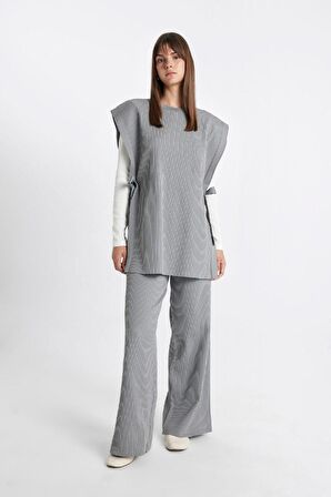 DeFacto Regular Fit Bisiklet Yaka Basic Düz Yan Bağlamalı Triko Süveter Y1323AZ24AUGR422