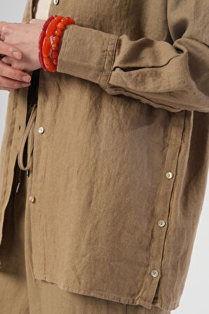 KADIN %100 KETEN YANLARI DÜĞME DETAYLI GÖMLEK