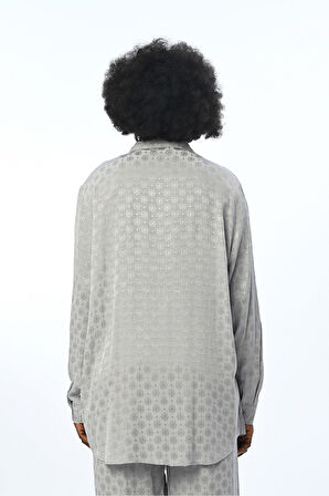 KADIN GRİ RENK DESENLİ OVERSİZE KESİM GÖMLEK