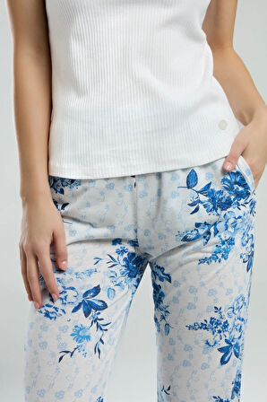 Kadın Beyaz Çiçek Desenli Pijama Takımı R.O.8.9.Z.E.7.0..L.T.