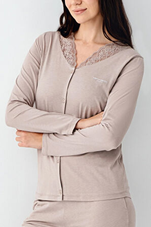 Kadın Vizon Lisanslı Dantel Detaylı Uzun Kollu Düğmeli Pijama Takımı 2 Çift Çorap Hediye