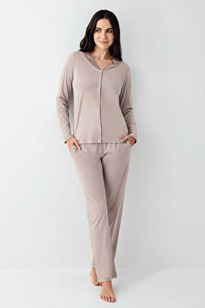 Kadın Vizon Lisanslı Dantel Detaylı Uzun Kollu Düğmeli Pijama Takımı 2 Çift Çorap Hediye