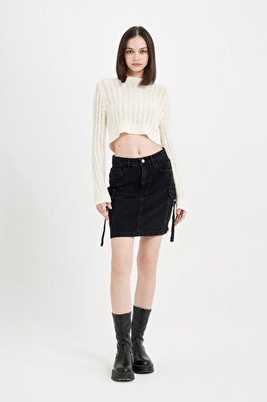DeFacto Regular Fit Crop Bisiklet Yaka Örgü Delikli Triko Kazak C6321AX24WNER103