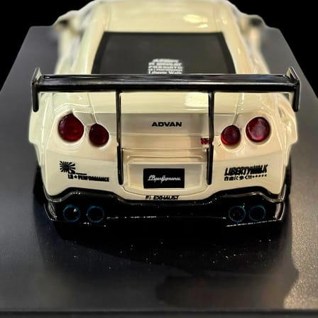 Liberty Walk 1/64 GT-R R35 (141/300) Limited Edition