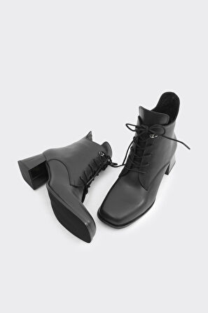 Topuklu Hakiki Deri Fermuarlı Kadın Bot 