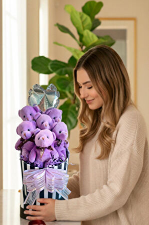 Premium Silindir Hediye Kutusunda, Kalpli Balonlu 6’lı Mor Ayıcık Buketi