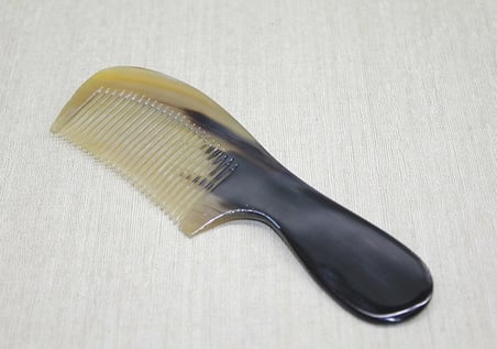Delux Serisi Ev Tipi Kişisel Ürün Günlük Kullanım Tutmalı Kemik Tarak