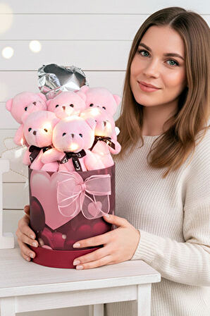 Premium Silindir Kalpli Kırmızı Kutusunda, Kalpli Balonlu LED Işıklı 6’lı Pembe Ayıcık Buketi