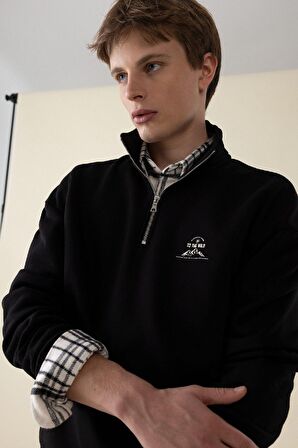 DeFacto Comfort Regular Fit Rahat Kalıp Fermuarlı Dik Yaka Baskılı Sweatshirt C6132AX24AUBK81