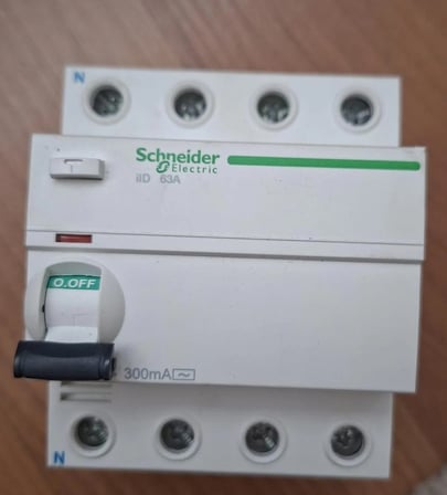 Schneider Elektrik  A9R44463  4 x 63 Amper 300 Ma Kaçak Akım Rölesi