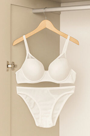 Dolgusuz Tül Detaylı Sütyen Külot İç Çamaşırı Takımı